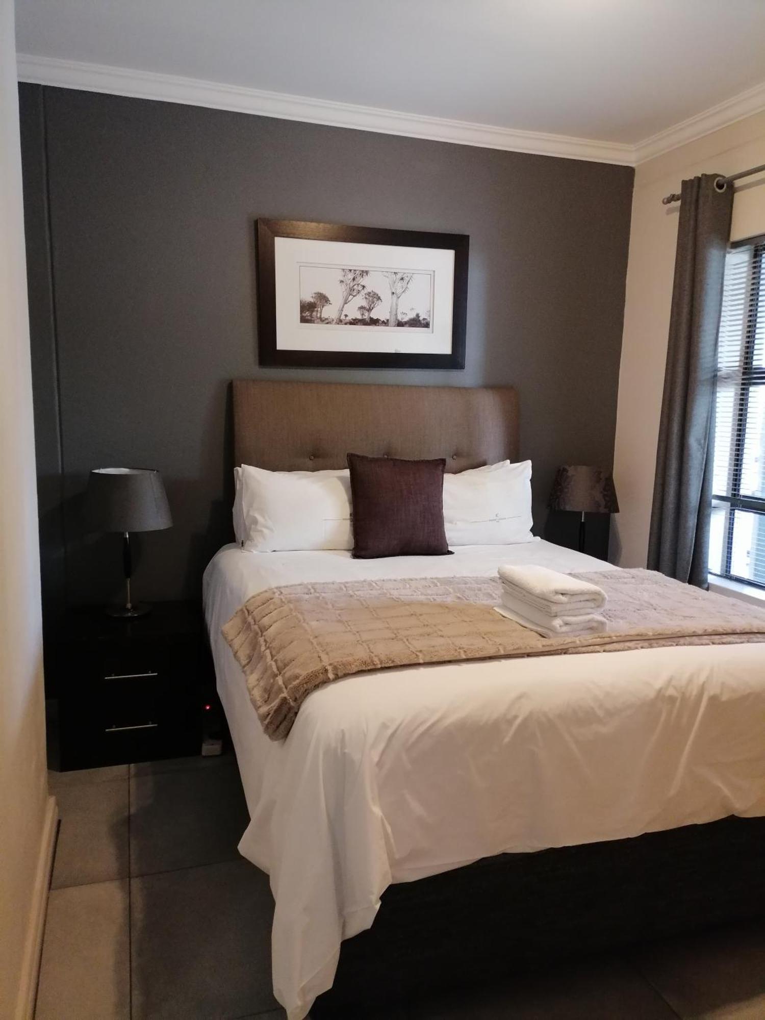 Emabheleni Executive Suites Westpoint Йоханнесбург Экстерьер фото